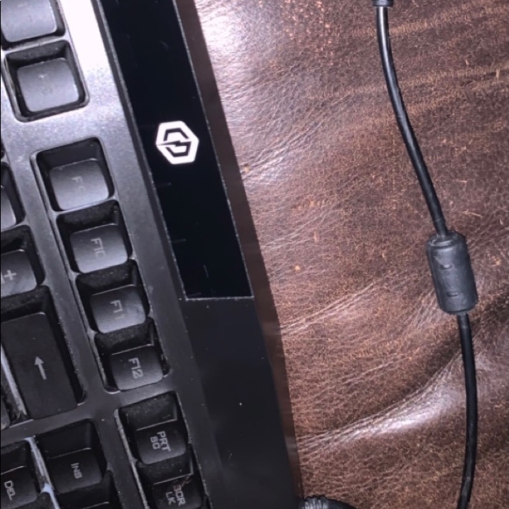CyberPowerPC keyboard - Picture 6 of 6